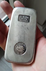 Srebrna poluga 1kg 999 finoće Pert mint Australija