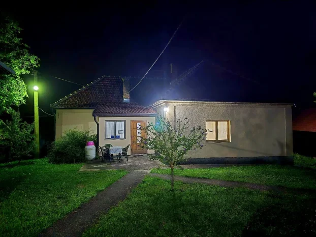 Imanje sa kućom i pomoćnim zgradama