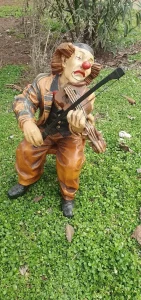 Velika figura iz italije  klovn svira violinu 330eura