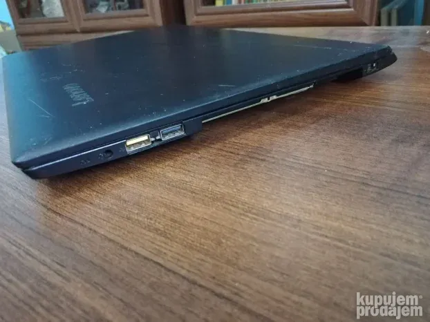 Lenovo 15,6"FHD i3-6006u Radeon530 8GB DDR4 SSD+HDD 1h+ bat.