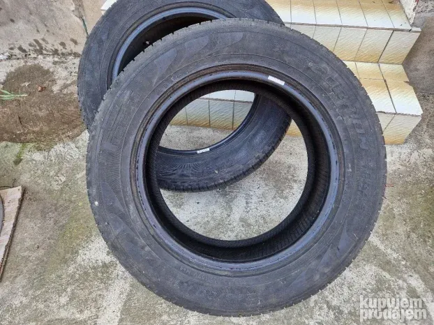 Dve dobre letnje gume 18 ice PIRELLI 235 60 18 Dot 1416 sa o