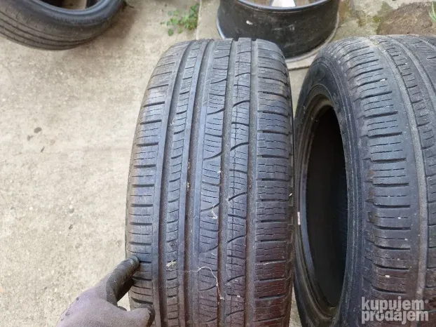 Dve dobre letnje gume 18 ice PIRELLI 235 60 18 Dot 1416 sa o