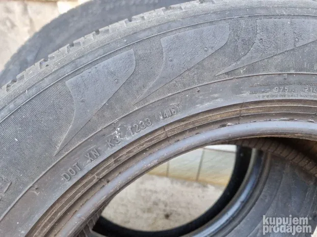 Dve dobre letnje gume 18 ice PIRELLI 235 60 18 Dot 1416 sa o