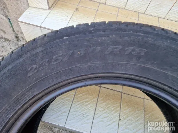 Dve dobre letnje gume 18 ice PIRELLI 235 60 18 Dot 1416 sa o