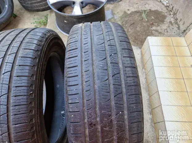 Dve dobre letnje gume 18 ice PIRELLI 235 60 18 Dot 1416 sa o