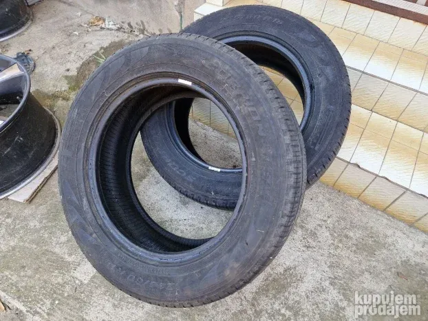Dve dobre letnje gume 18 ice PIRELLI 235 60 18 Dot 1416 sa o