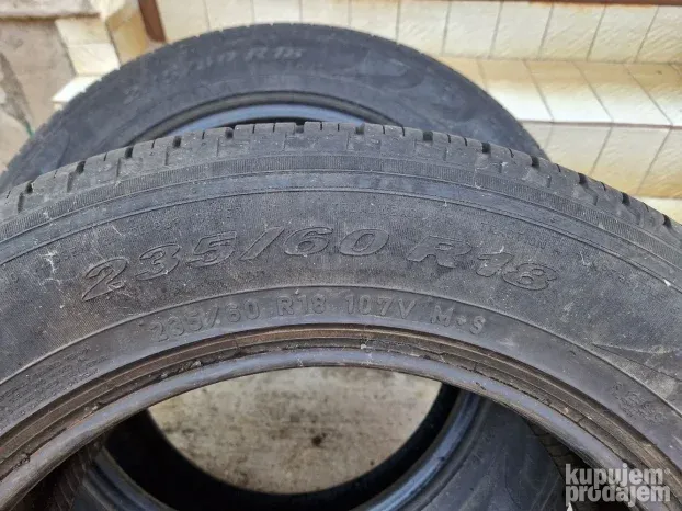 Dve dobre letnje gume 18 ice PIRELLI 235 60 18 Dot 1416 sa o