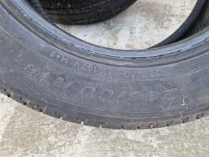 Dve dobre letnje gume 18 ice PIRELLI 235 60 18 Dot 1416 sa o