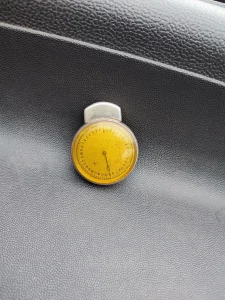 Stari mesingani uredjaj za merenje dioptrije naocara