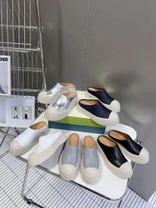 MARNI modeli
