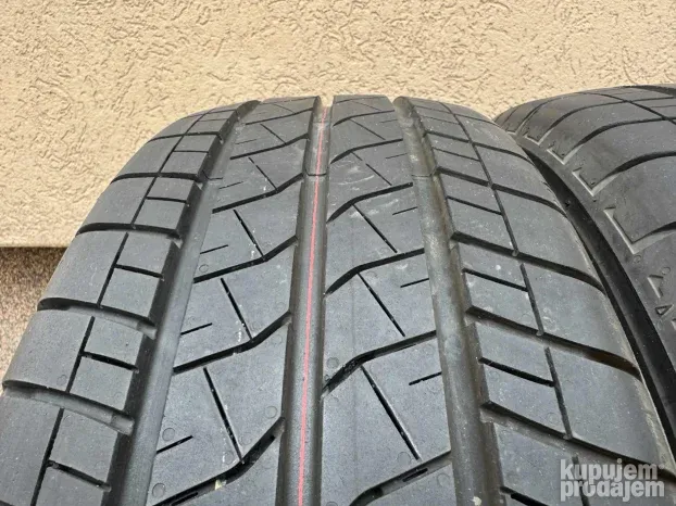 Četiri gume teretne Bridgestone 215/65/16C 215/65/16 C
