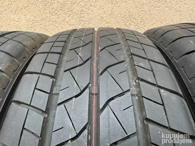 Četiri gume teretne Bridgestone 215/65/16C 215/65/16 C