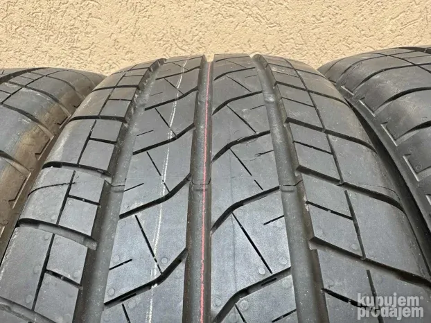 Četiri gume teretne Bridgestone 215/65/16C 215/65/16 C