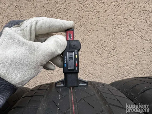 Četiri gume teretne Bridgestone 215/65/16C 215/65/16 C