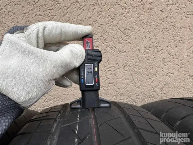 Četiri gume teretne Bridgestone 215/65/16C 215/65/16 C