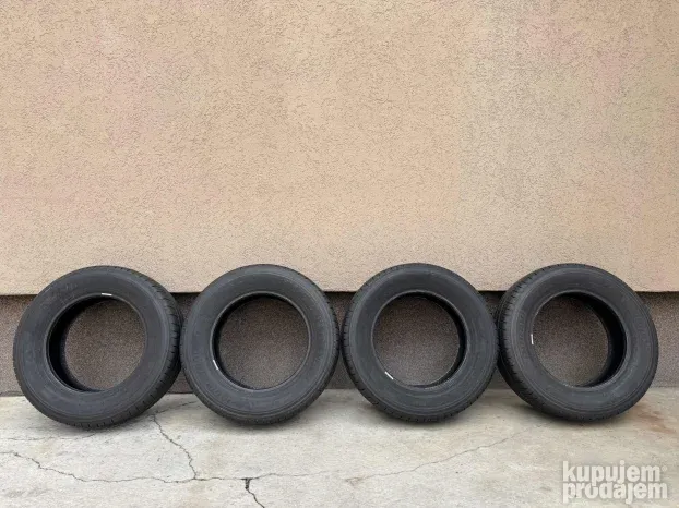 Četiri gume teretne Bridgestone 215/65/16C 215/65/16 C