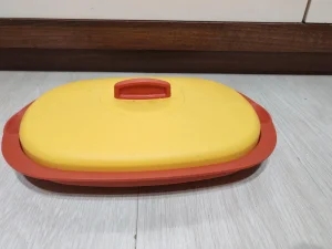 Tupperware posuda sa Poklopcem