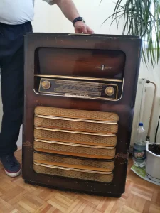 Lampaš radio sa gramofonom