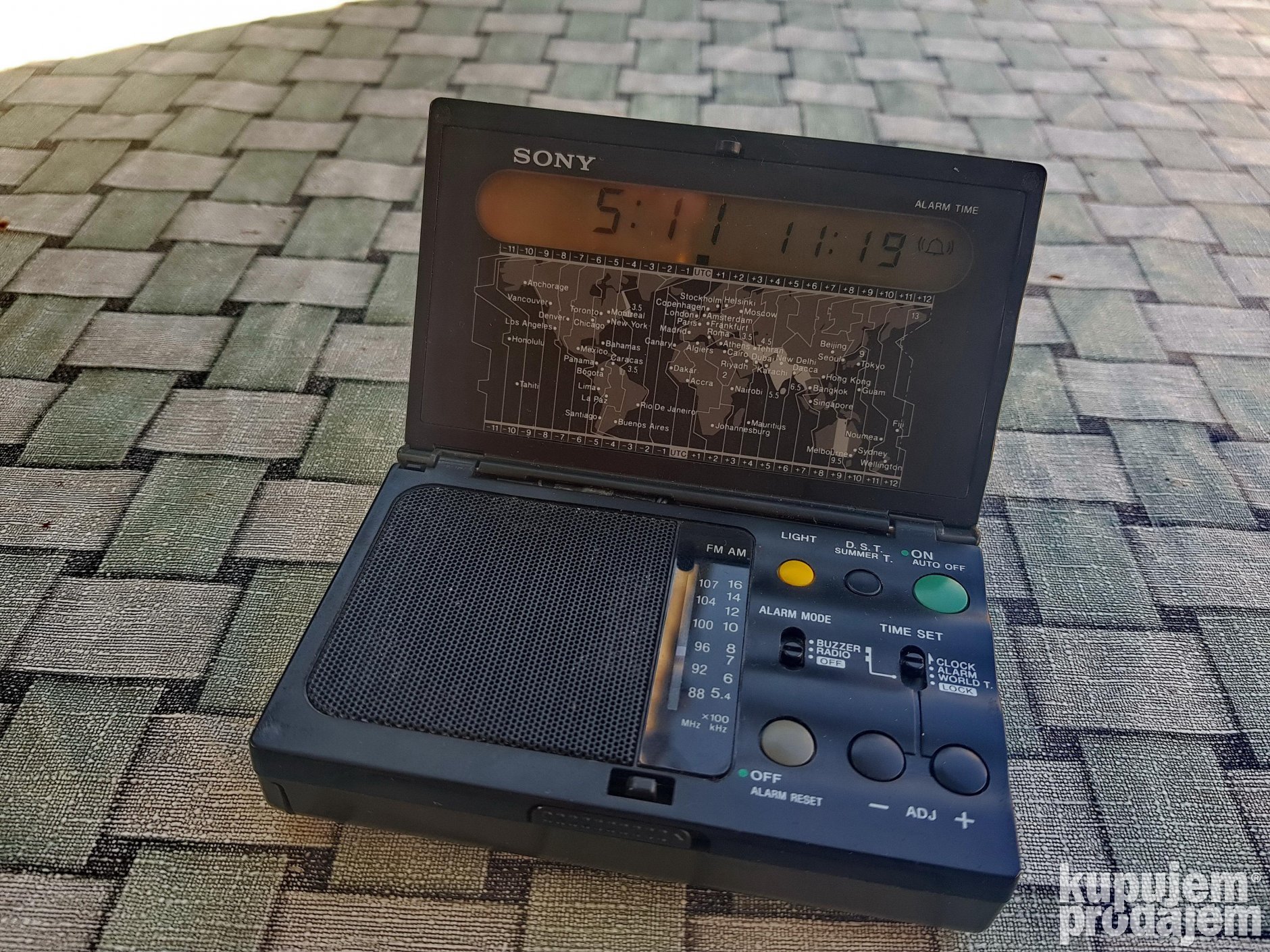 SONY ICF-C1000
