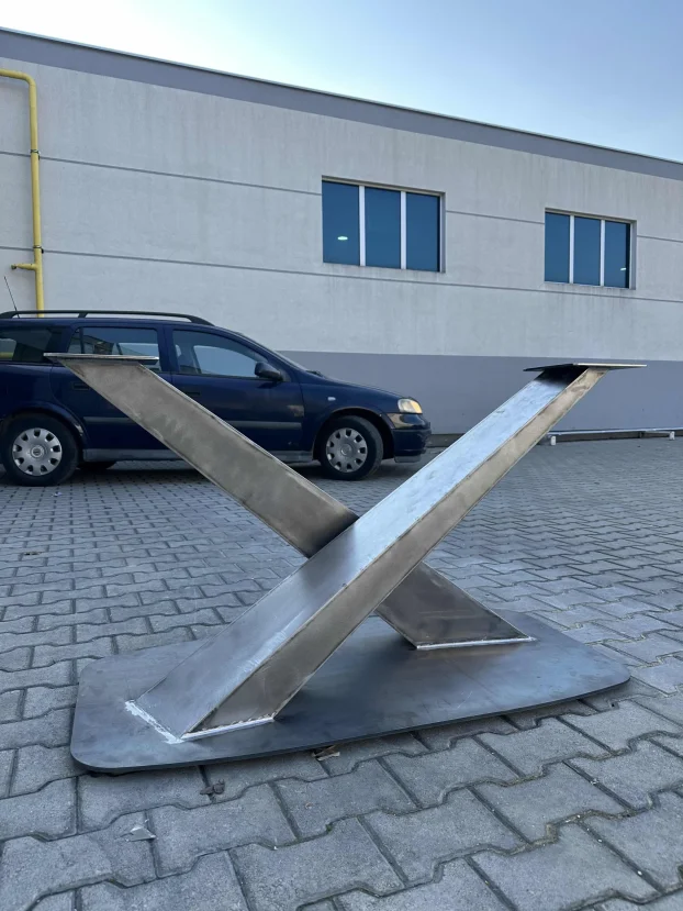 Metalni nogari za trpezarijski sto