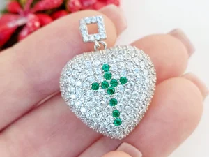 Srebrni privezak Srce prelep cirkoni,PRAVO SREBRO.925