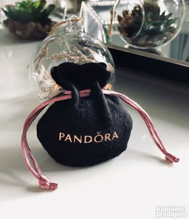 PANDORA privezak Svetlucava Lopta srebro ale s925 798795