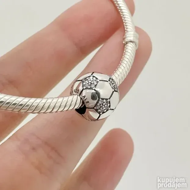 PANDORA privezak Svetlucava Lopta srebro ale s925 798795