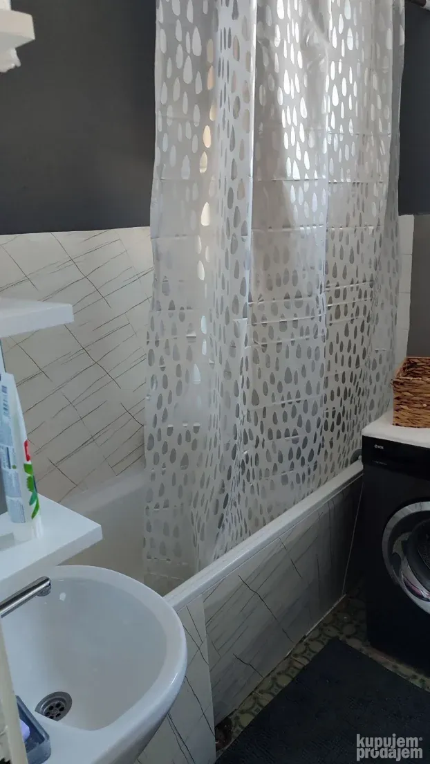 B Lux,stan na dan Niš