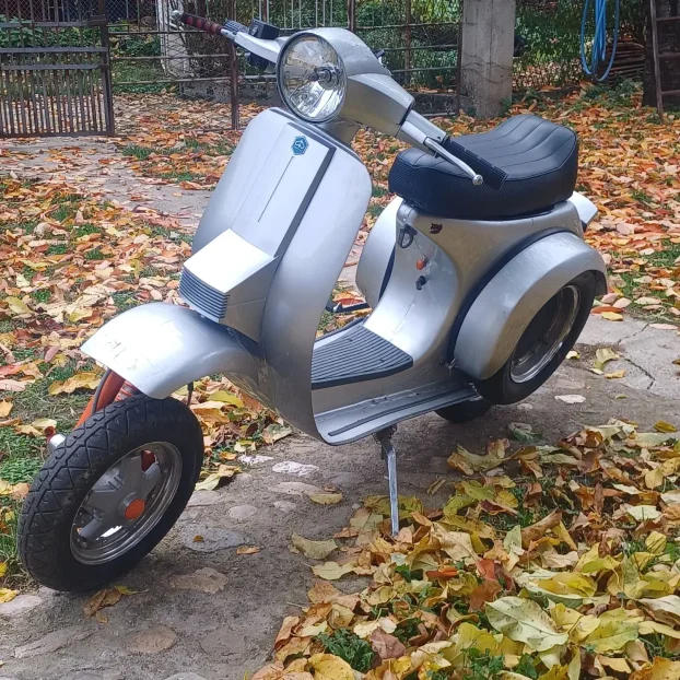 Vespa P200E
