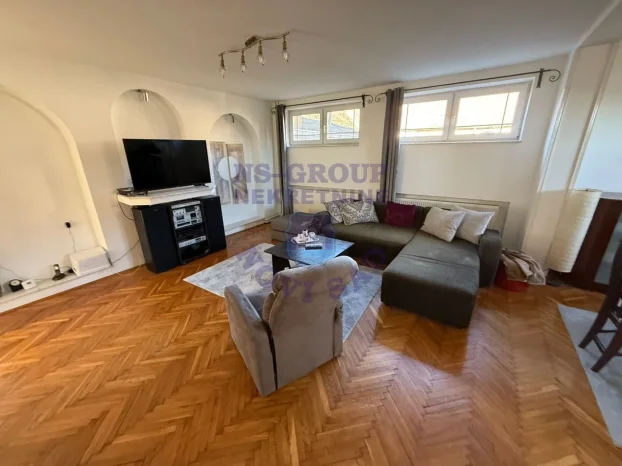 Bačka Palanka, Centar, 5+ petosobna, 148 m²