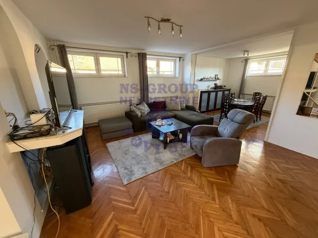 Bačka Palanka, Centar, 5+ petosobna, 148 m²