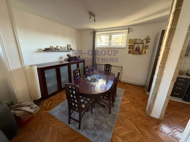 Bačka Palanka, Centar, 5+ petosobna, 148 m²