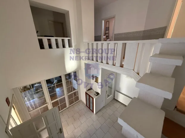 Bačka Palanka, Centar, 5+ petosobna, 148 m²