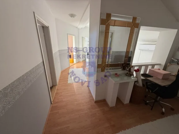 Bačka Palanka, Centar, 5+ petosobna, 148 m²