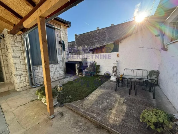 Bačka Palanka, Centar, 5+ petosobna, 148 m²