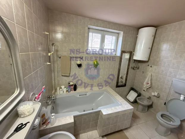 Bačka Palanka, Centar, 5+ petosobna, 148 m²