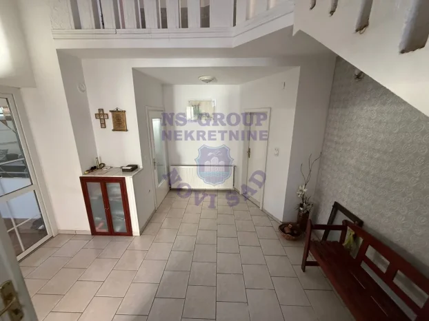 Bačka Palanka, Centar, 5+ petosobna, 148 m²