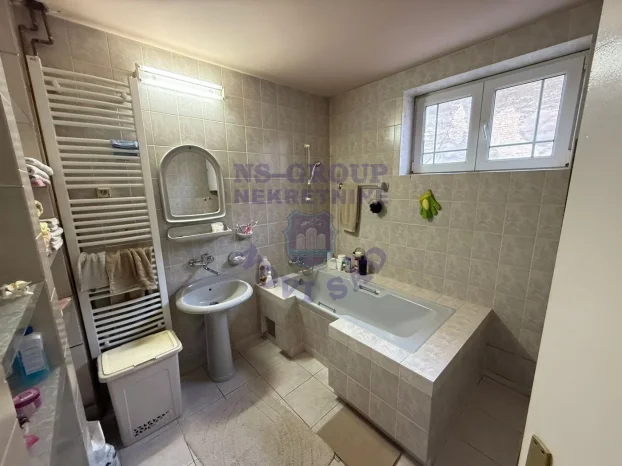 Bačka Palanka, Centar, 5+ petosobna, 148 m²