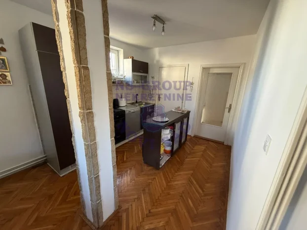 Bačka Palanka, Centar, 5+ petosobna, 148 m²