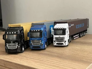Metalni kamion mercedes actros sa prikolicom u 1:24 i 1:50
