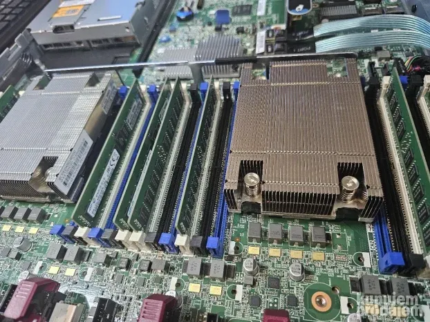 HP ProLiant DL360 Gen9/ 2 x Xeon E5-2650 v3/ 4 x 600Gb šine