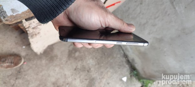mobilni htc 2pq9100 neispitan