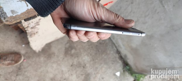 mobilni htc 2pq9100 neispitan