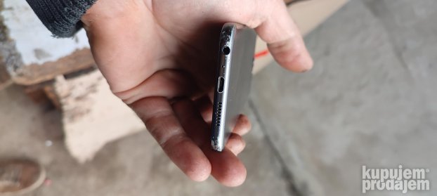 mobilni htc 2pq9100 neispitan