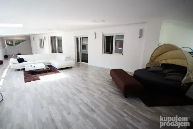 Četvorosoban stan, centar grada