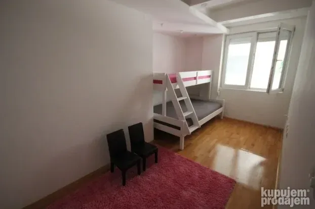 Četvorosoban stan, centar grada