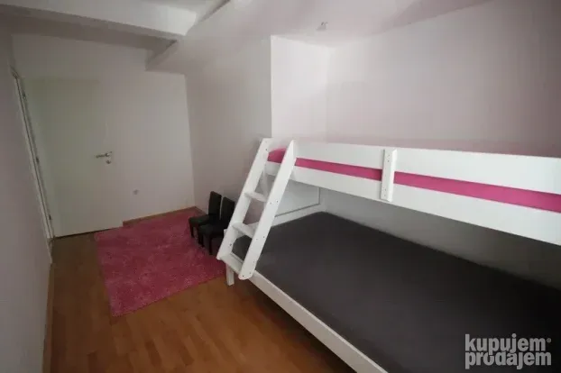 Četvorosoban stan, centar grada