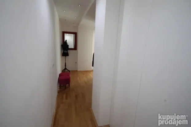 Četvorosoban stan, centar grada