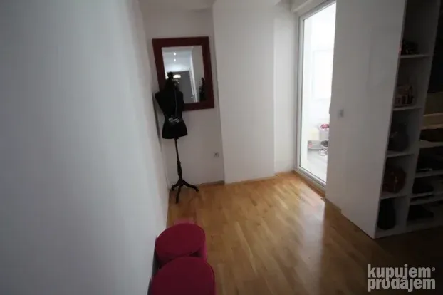 Četvorosoban stan, centar grada