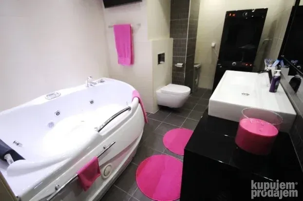 Četvorosoban stan, centar grada